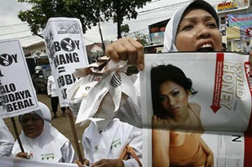 Image taken from "War erupts over anti-pornography law in Indonesia" by Mathias Hariyadi from AsiaNews.it